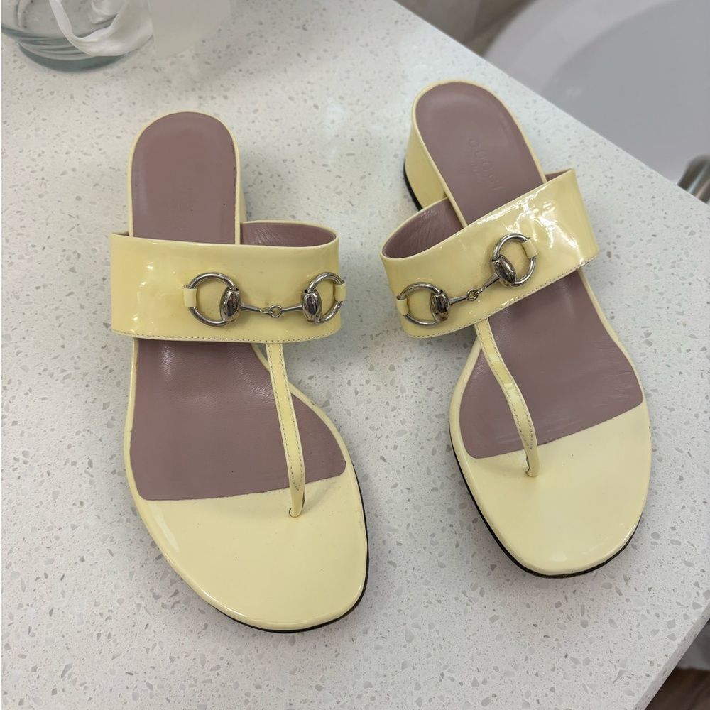 Gucci patent leather yellow horse bit sandals size 37.5